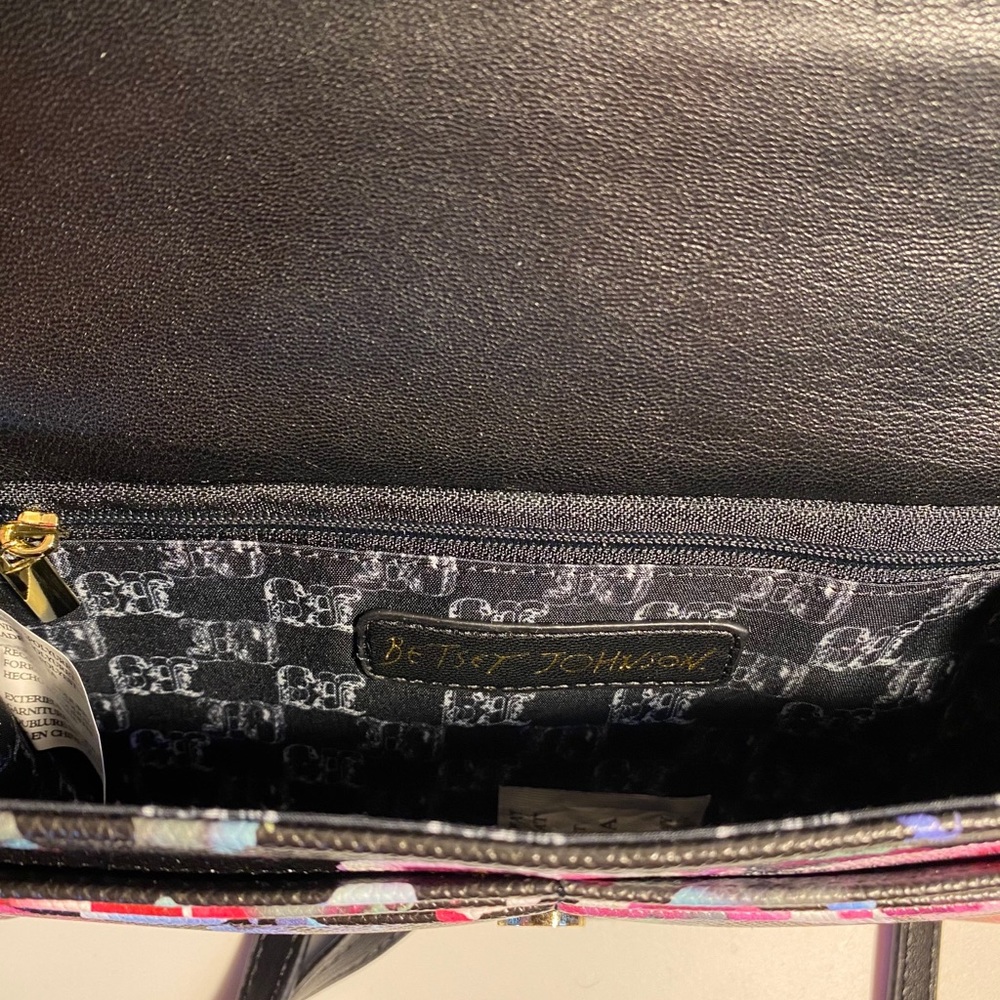 New Betsey Johnson floral Crossbody bag/ Wallet - Picture 8 of 8